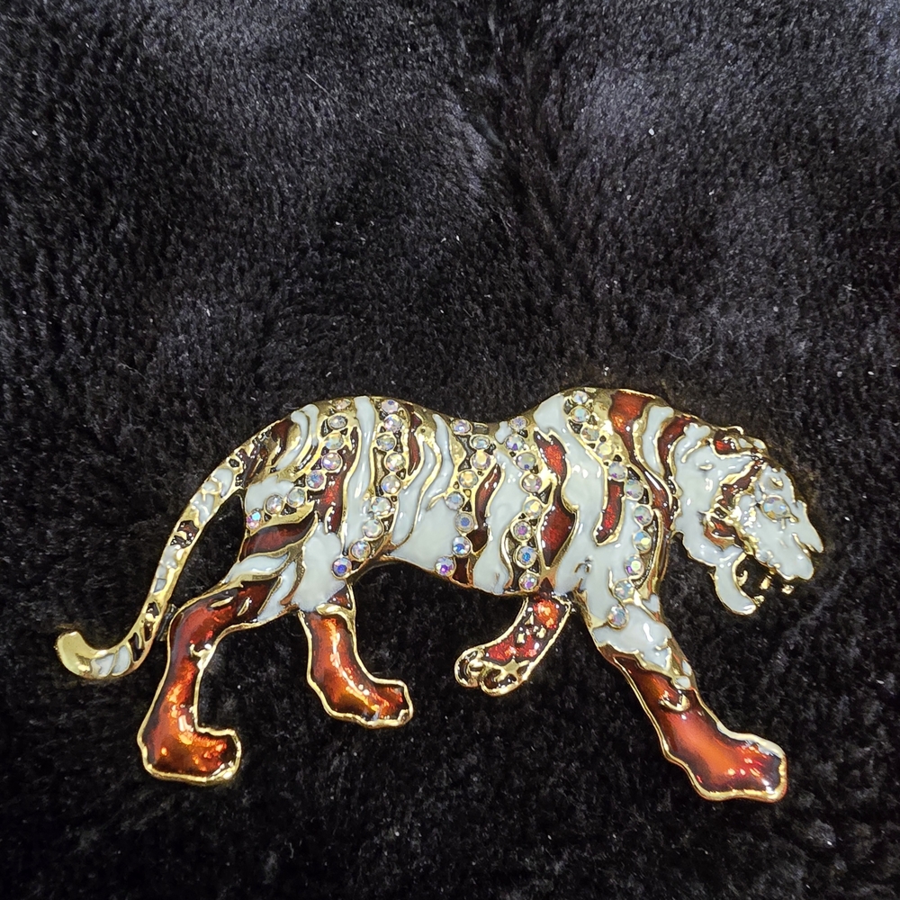 Elegant Gold and White Tiger Brooch